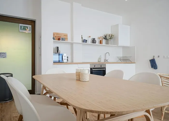 Spacious Appt Close To Place Monge *