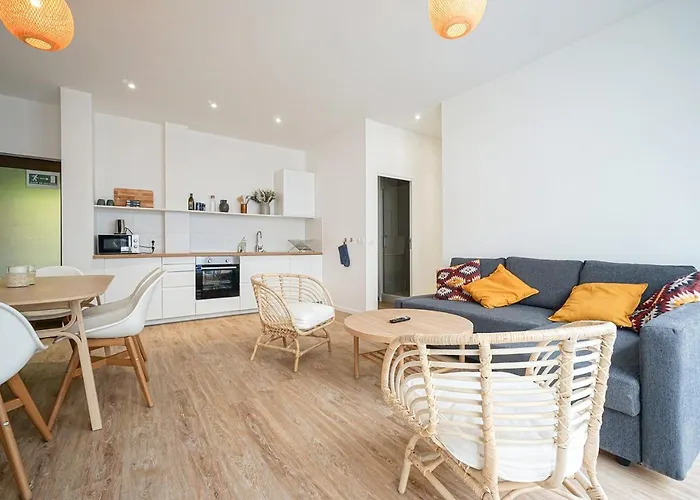 Spacious Appt Close To Place Monge