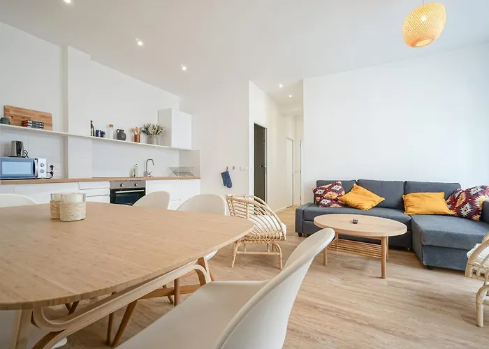 Spacious Appt Close To Place Monge