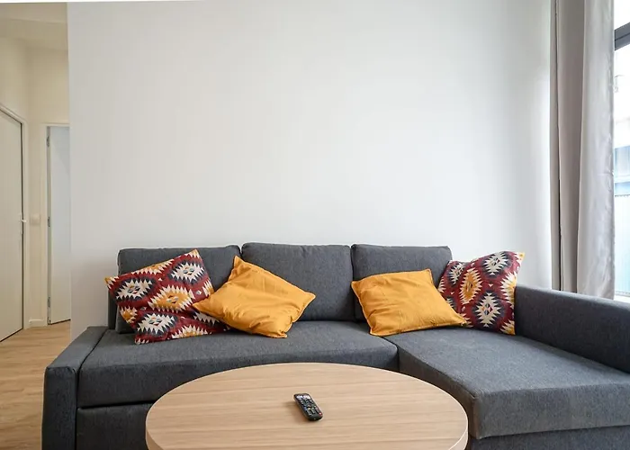Spacious Appt Close To Place Monge *