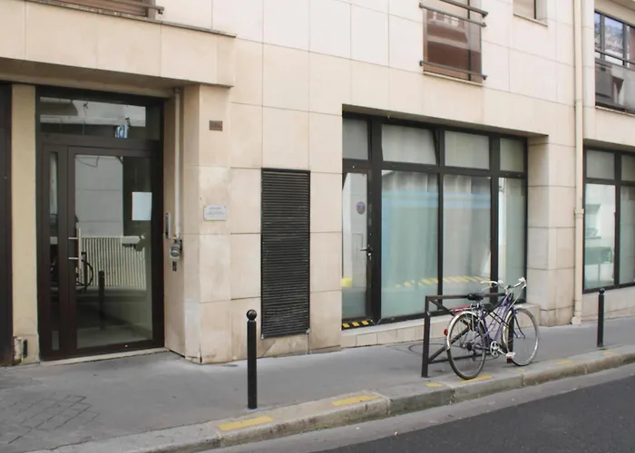 Spacious Appt Close To Place Monge Apartamento