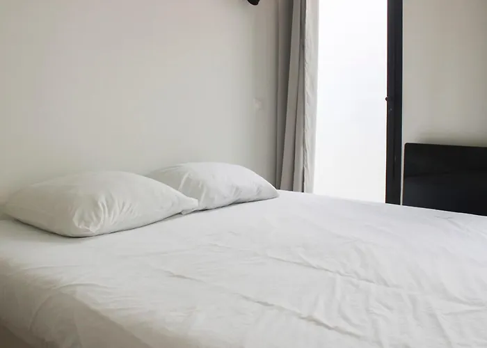 Spacious Appt Close To Place Monge *