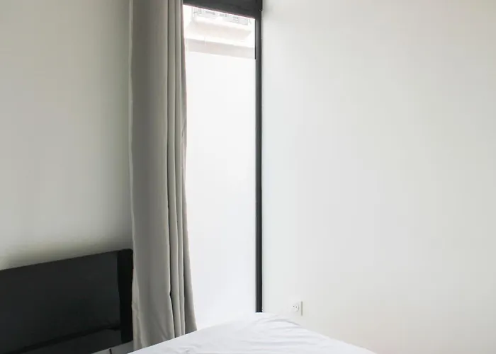Spacious Appt Close To Place Monge